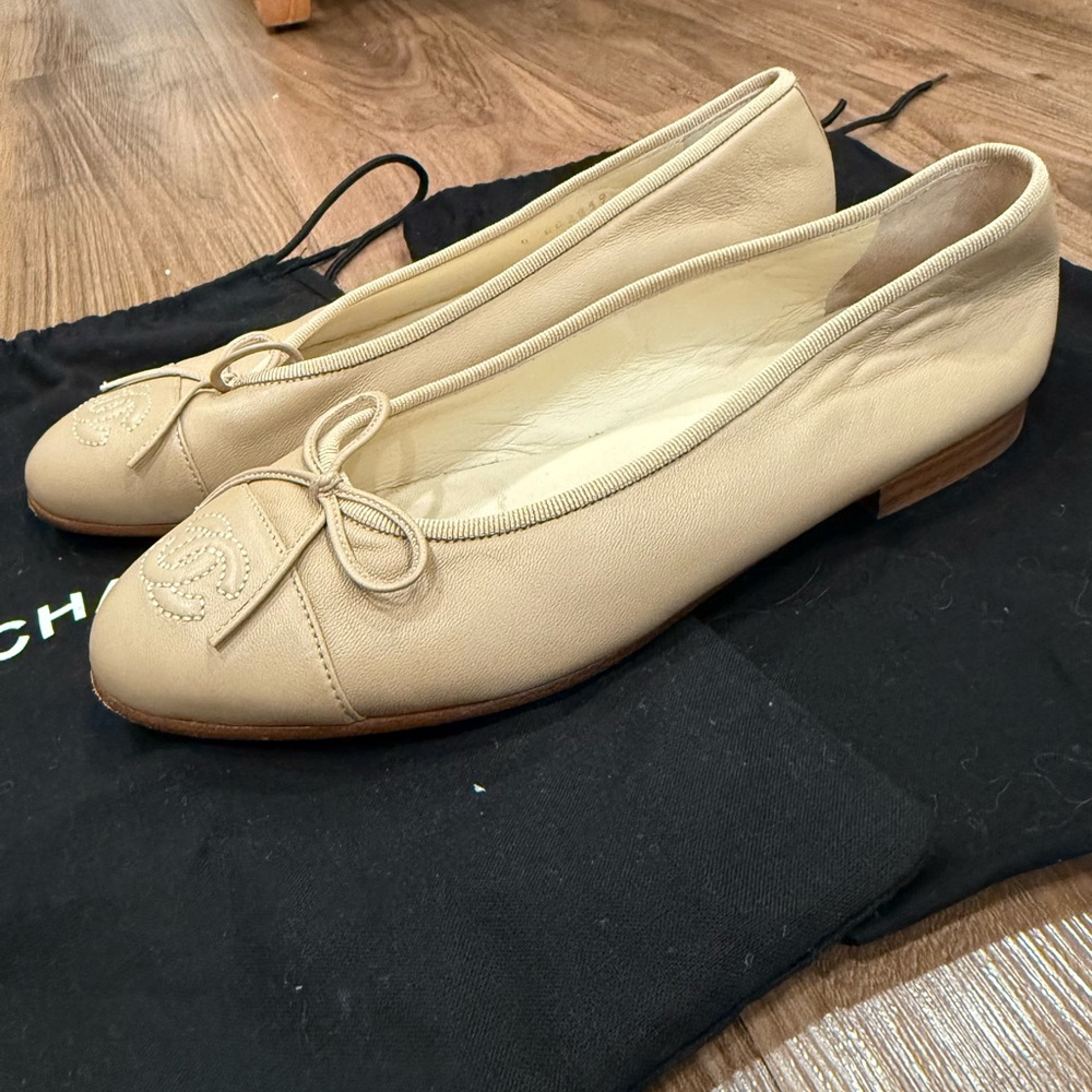 CHANEL beige ballet flats - Picture 6 of 9